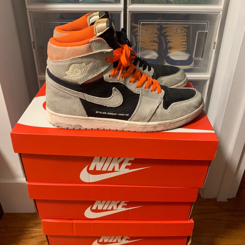 NikeJordan 1 Retro High Neutral Grey Hyper Crimson